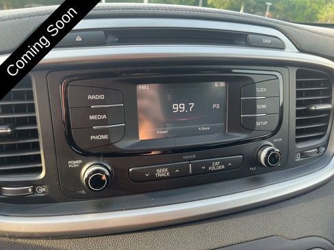 Used 2016 Kia Sorento AWD image 17