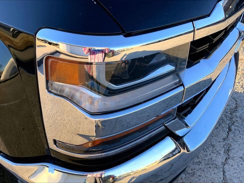 Used 2018 Chevrolet Silverado 1500 LT w/ Texas Edition image 24