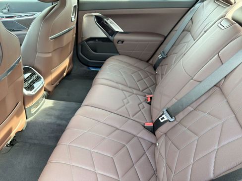 New 2026 BMW i7 xDrive60 w/ Premium Package AWD/4WD image 27