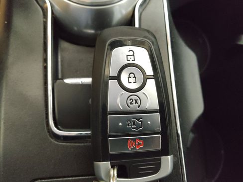 Used 2020 Ford Fusion SEL FWD image 32