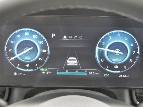 Certified 2025 Hyundai Elantra SEL image 22