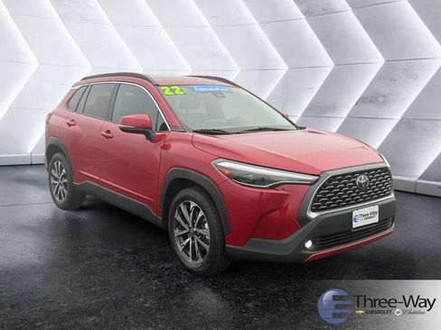 Used 2022 Toyota Corolla Cross XLE w/ Convenience Package image 7