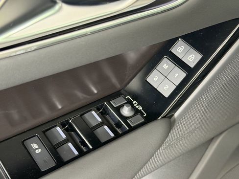 Used 2026 Land Rover Range Rover Velar Dynamic SE image 9