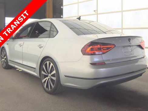 Used 2018 Volkswagen Passat 3.6 FWD image 3