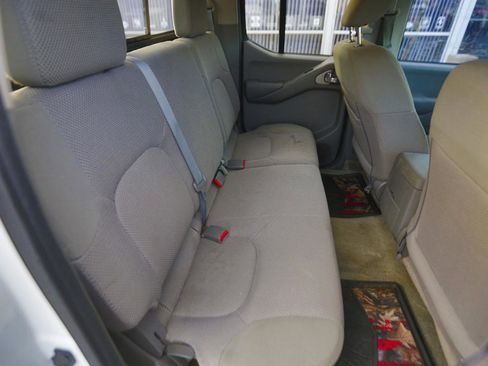 Used 2016 Nissan Frontier SV RWD image 12