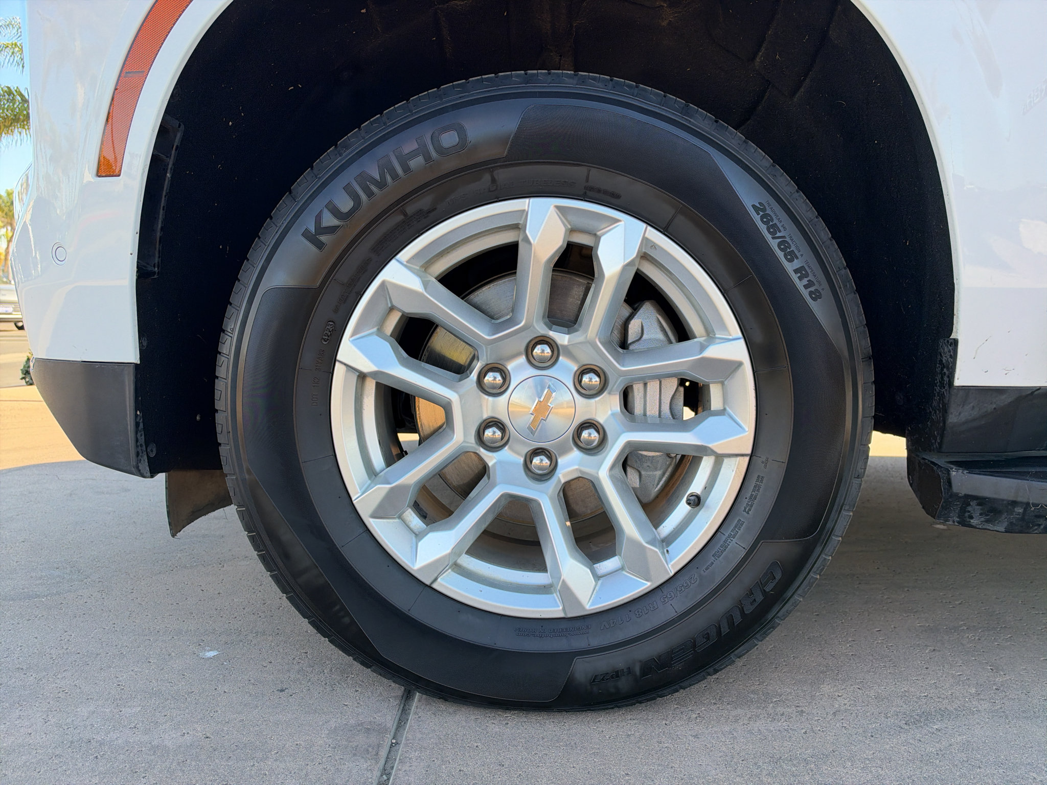 Used 2025 Chevrolet Suburban LT RWD image 14