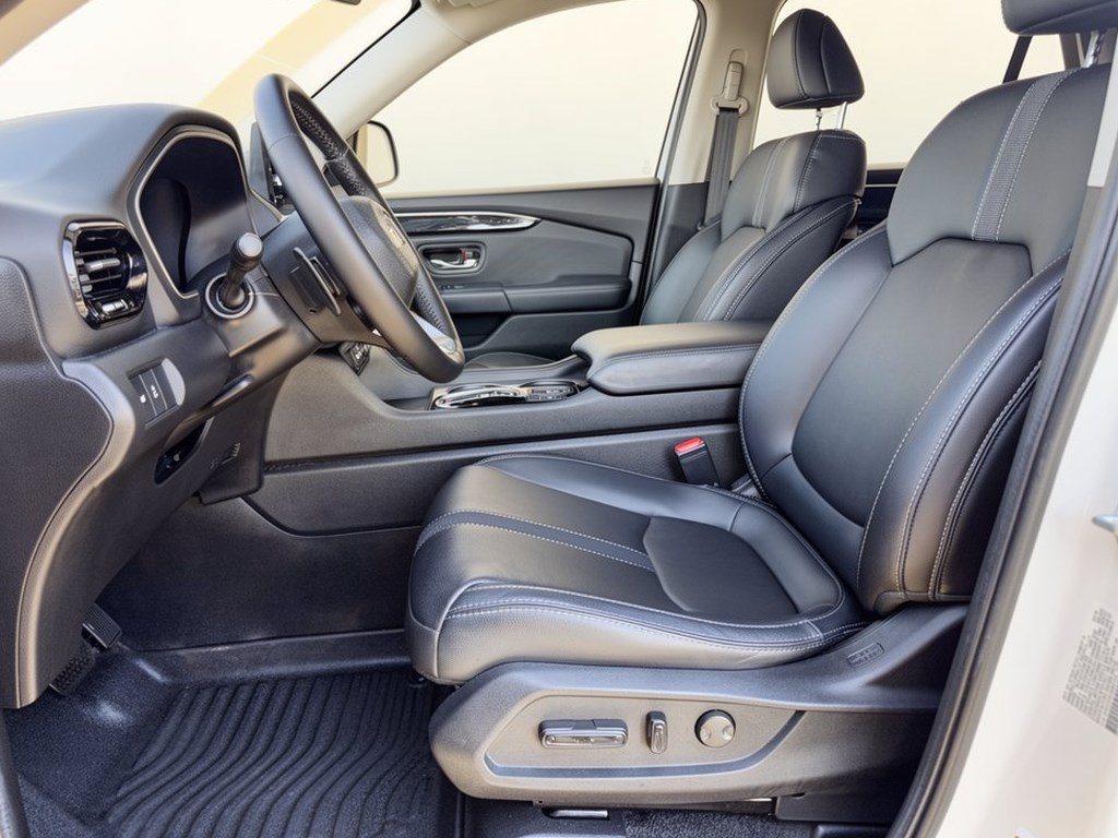 Used 2025 Honda Pilot EX-L image 5