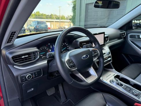 Used 2024 Ford Explorer XLT w/ Equipment Group 202A AWD/4WD image 11
