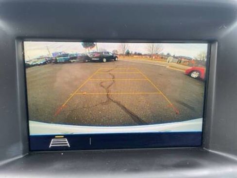 Used 2018 GMC Terrain SLE w/ Driver Convenience Package image 7