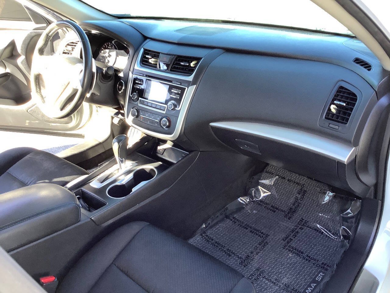 Used 2017 Nissan Altima 3.5 SR FWD image 36