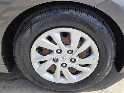 Used 2020 Hyundai Elantra SE FWD image 8