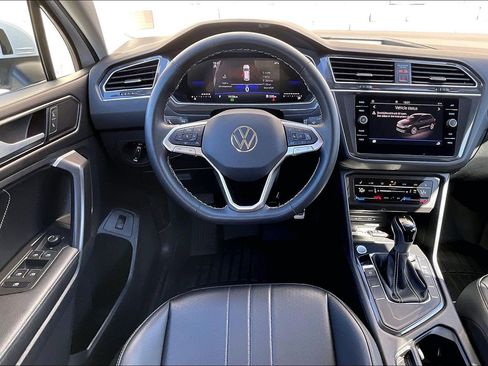 Certified 2024 Volkswagen Tiguan SE image 4