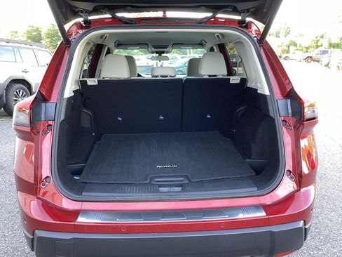 Used 2025 Nissan Rogue SV FWD image 3
