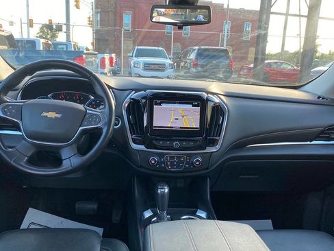 Used 2019 Chevrolet Traverse LT w/ LT Premium Package AWD/4WD image 16