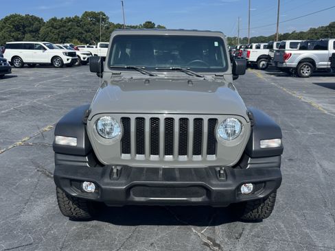Used 2018 Jeep Wrangler Unlimited Sport S AWD/4WD image 3