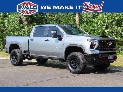 Used 2024 Chevrolet Silverado 2500 ZR2 w/ Technology Package AWD/4WD image 1