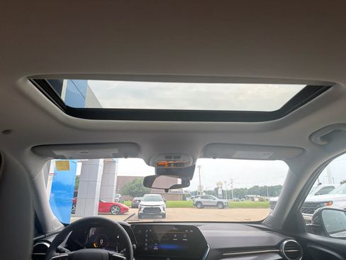 Used 2026 Chevrolet Trax ACTIV w/ Sunroof Package FWD image 26
