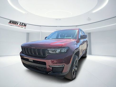 New 2025 Jeep Grand Cherokee L Limited w/ Black Appearance Package AWD/4WD image 6