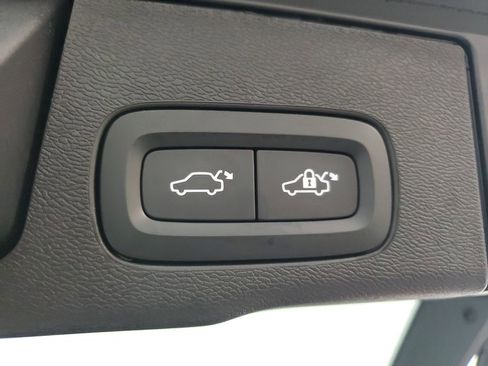 Certified 2025 Volvo XC60 B5 Plus AWD/4WD image 12