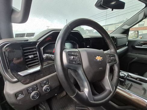 Used 2023 Chevrolet Silverado 1500 LT AWD/4WD image 10