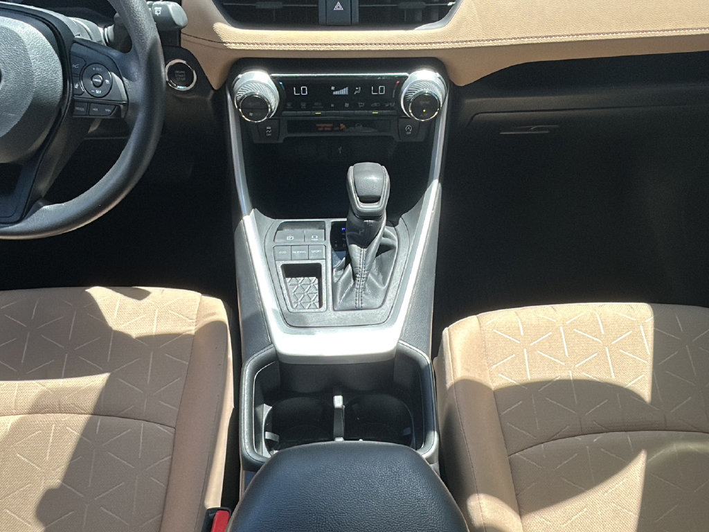 Used 2022 Toyota RAV4 XLE w/ Convenience Package FWD image 16