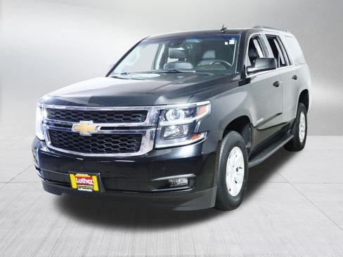 Used 2017 Chevrolet Tahoe LT w/ Luxury Package AWD/4WD image 3