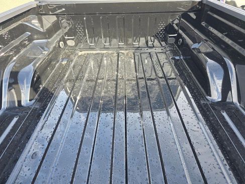 New 2025 Jeep Gladiator Sport image 16