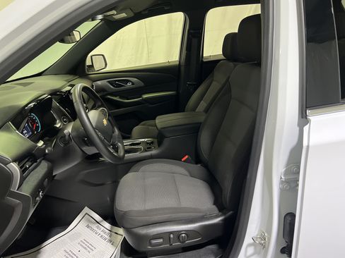 Certified 2023 Chevrolet Traverse LT FWD image 17