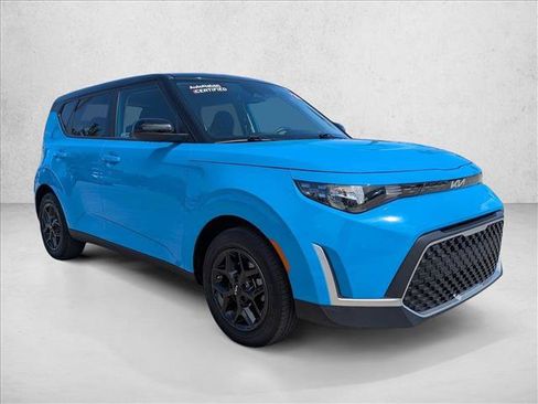 Used 2023 Kia Soul S FWD image 3