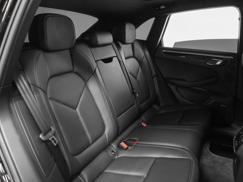 Certified 2024 Porsche Macan AWD/4WD image 25