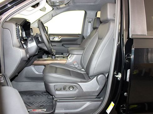 Used 2025 Chevrolet Silverado 1500 LT Trail Boss w/ LT Trail Boss Premium Package AWD/4WD image 5