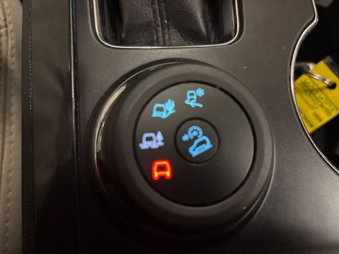 Used 2018 Ford Explorer XLT w/ Equipment Group 202A image 18