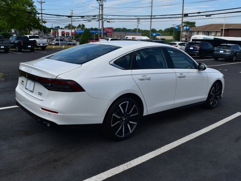 Used 2024 Honda Accord Touring image 3