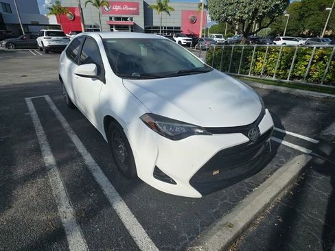 Used 2017 Toyota Corolla LE image 2
