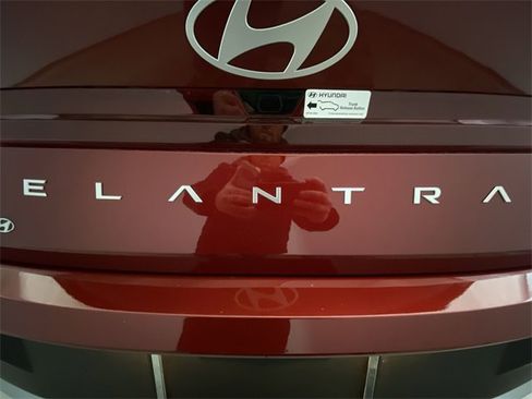 Used 2025 Hyundai Elantra Sport image 25