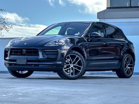 Used 2025 Porsche Macan image 1