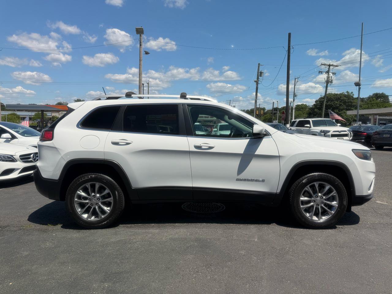 Used 2019 Jeep Cherokee Latitude Plus w/ Comfort/Convenience Group AWD/4WD image 4