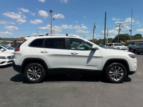 Used 2019 Jeep Cherokee Latitude Plus w/ Comfort/Convenience Group AWD/4WD image 4