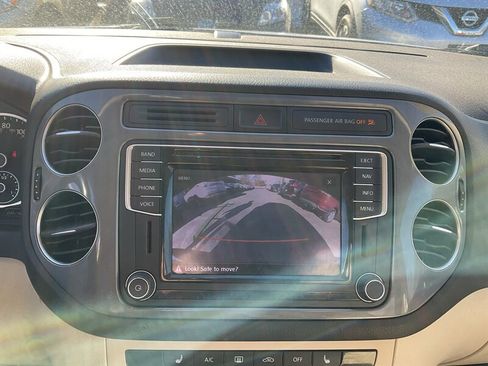 Used 2017 Volkswagen Tiguan S image 24