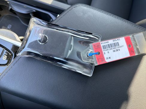 Certified 2025 Volvo XC60 B5 Core image 38