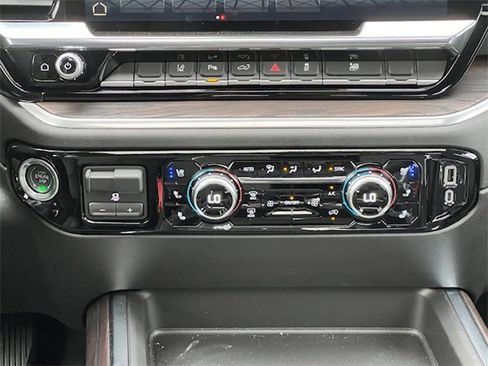 New 2025 GMC Sierra 2500 SLT w/ SLT Premium Package image 24