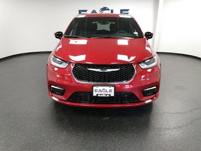 New 2025 Chrysler Pacifica Select