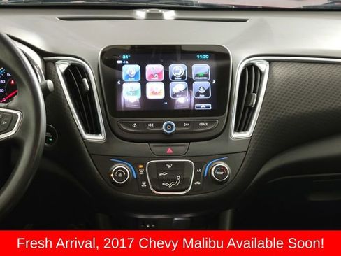 Used 2017 Chevrolet Malibu LT image 21