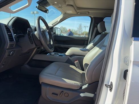 Used 2020 Ford Expedition XLT w/ Equipment Group 202A image 7