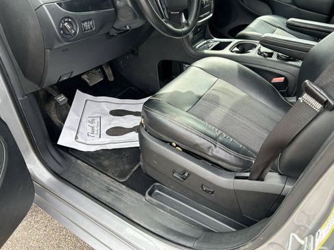 Used 2014 Chrysler Town & Country S FWD image 9