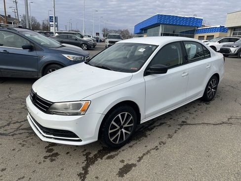 Used 2016 Volkswagen Jetta SE image 3