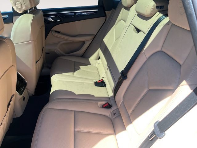 Used 2025 Porsche Macan AWD/4WD image 13