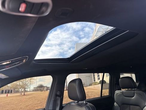 Used 2023 Jeep Grand Cherokee L Laredo image 7