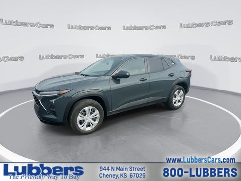Used 2026 Chevrolet Trax LS FWD image 4
