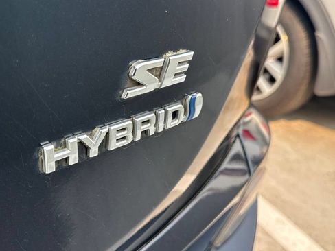 Used 2018 Toyota RAV4 SE AWD/4WD image 8